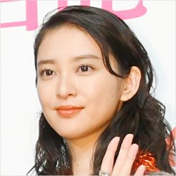 武井咲 ピッタリ衣装で露わになった 脱貧 バストの Cカップ 成長 ライブドアニュース