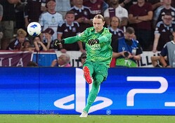 �򵨤�����˥���Х���������GK�κ¤�å�ä����ե��Υա���C��Getty Images