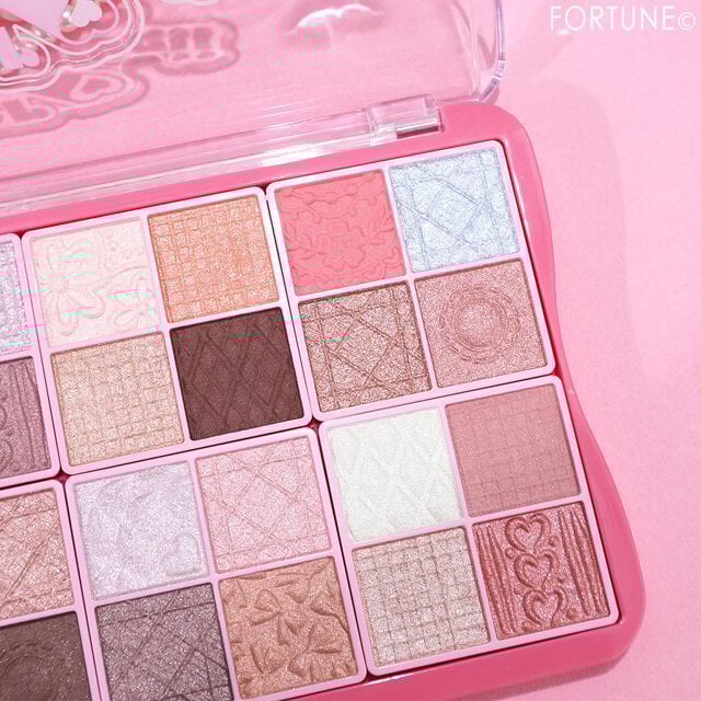 キャンメイク25年冬新作｜40周年限定アイシャドウ『スーパーかわいい