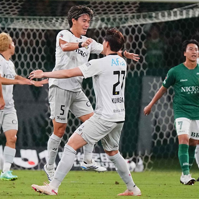 東京V戦で同点弾を決めた遠藤。(C)SOCCER DIGEST