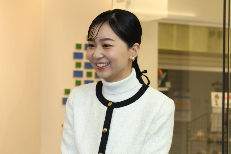「なるほど展」を見学された秋篠宮ご夫妻の次女・佳子さま(2026年3月2日、撮影/JMPA)
