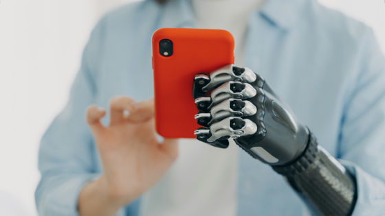 中毒的な行動につながりやすいSNS AIへの肯定的な態度も要因か