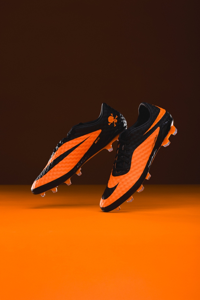 NIKE、伝説のサッカースパイク『ハイパーヴェノム』が電撃復刻