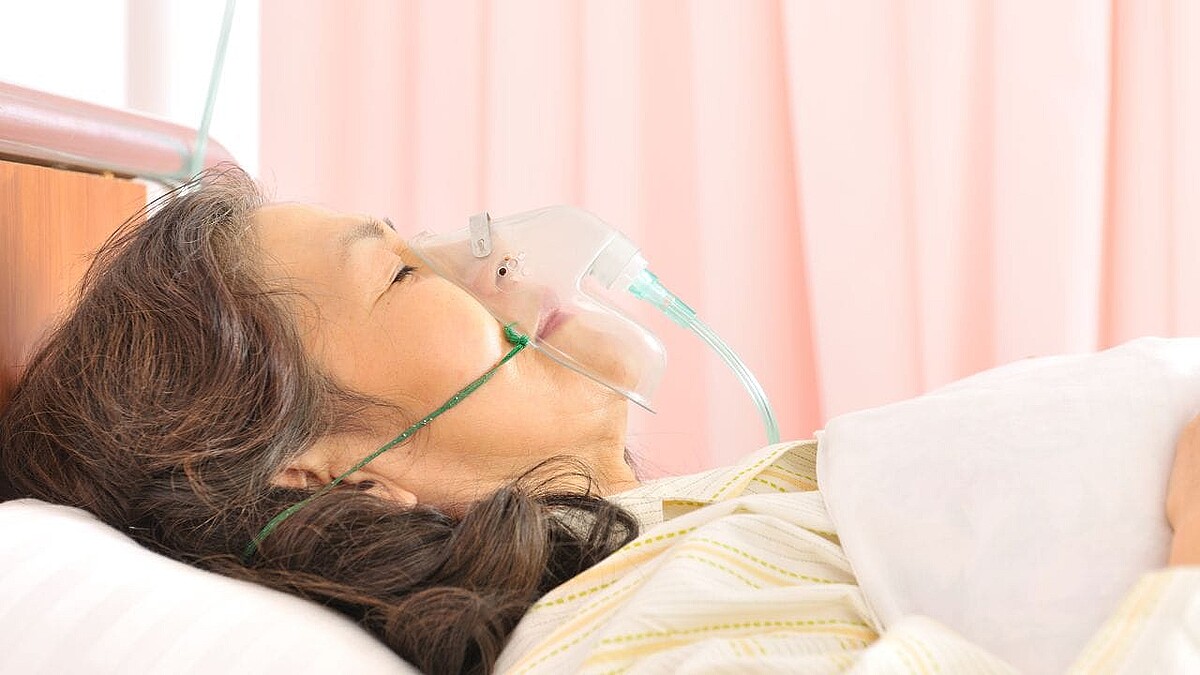 年金月22万円・退職金1,400万円が消滅。67歳夫が〈ステージ4・すい臓がんの妻〉へ捧げた高額治療費…「死」と「老後破産」を同時に招いた、高齢がん患者を待ち受ける“先進医療”の落とし穴  - ライブドアニュース