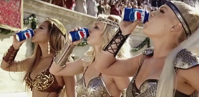 ビヨンセ ブリトニー ピンクが クイーンを歌う懐かしcm映像を回想 ライブドアニュース