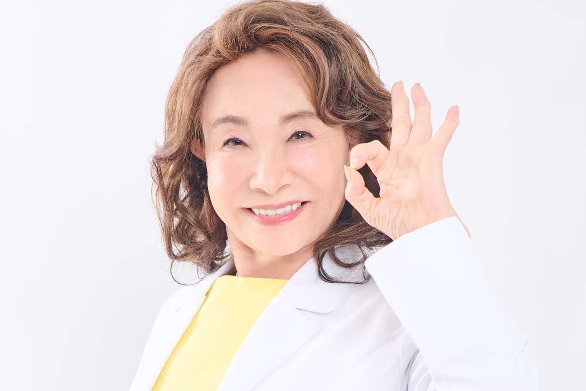 高岡邦子先生　1943年、東京都生まれ。内科医師。元高岡クリニック院長。今も現役の医師でありながら、CMやテレビに出演するなど、シニアモデルとしても活動の幅を広げている。12月19日に主婦と生活社より『82歳の現役女医が実践する病まない老けない生き方』を上梓。