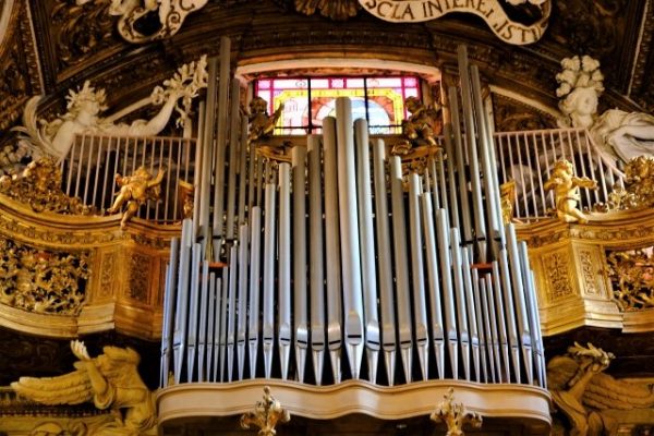 ホースとパイプがノスタルジックな音を奏でる「卓上型パイプオルガン」日用品を楽器に変えた演奏家に話を聞いた - ライブドアニュース