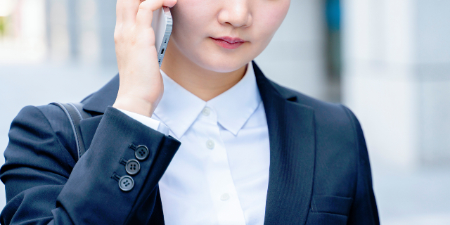 突然内々定を取り消されたら…（tabiphoto / PIXTA）