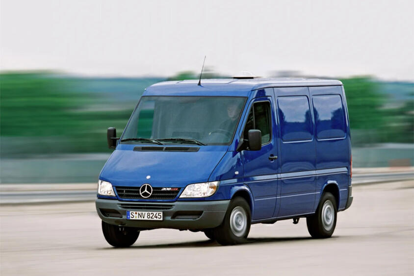 爆速すぎる商用車が社会問題化ってマジ!?　メルセデス・ベンツの「スプリンター」が世界各国で超絶人気だった