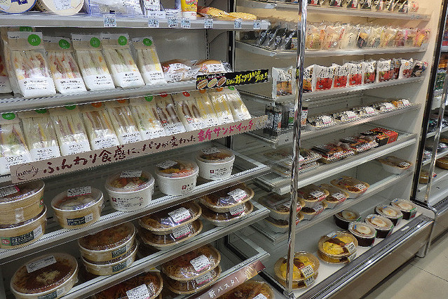 コンビニの平均客単価はプラス、来店客数はマイナス