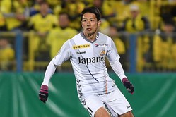元日本代表fw玉田の 誕生日会 本田圭佑公認そっくりさん参加 豪州代表gkも祝福 ライブドアニュース