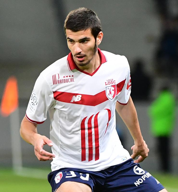 リールの23-24新ユニフォーム、“伝統のV字”が大復活！胸スポンサーは