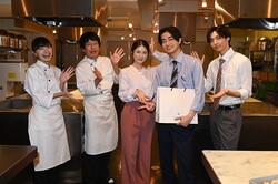 （左から）八木響生、廻飛呂男、小野花梨、曽田陵介、志賀李玖 ©︎カンテレ