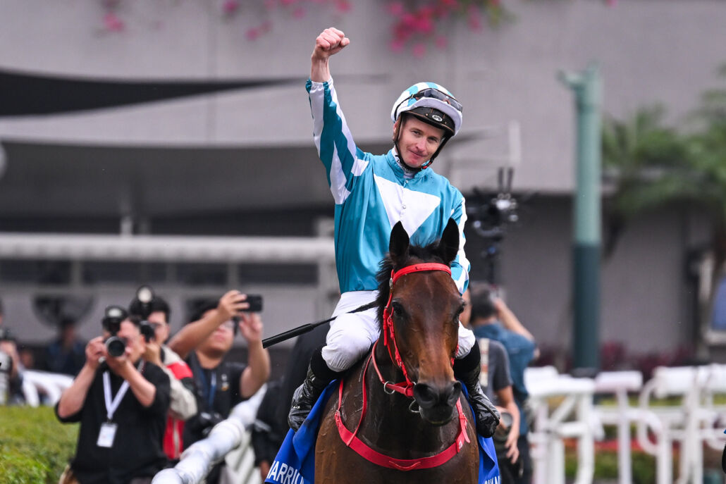 香港ゴールドカップ・ロマンチックウォリアーとJ.マクドナルド騎手 (C)The Hong Kong Jockey Club 