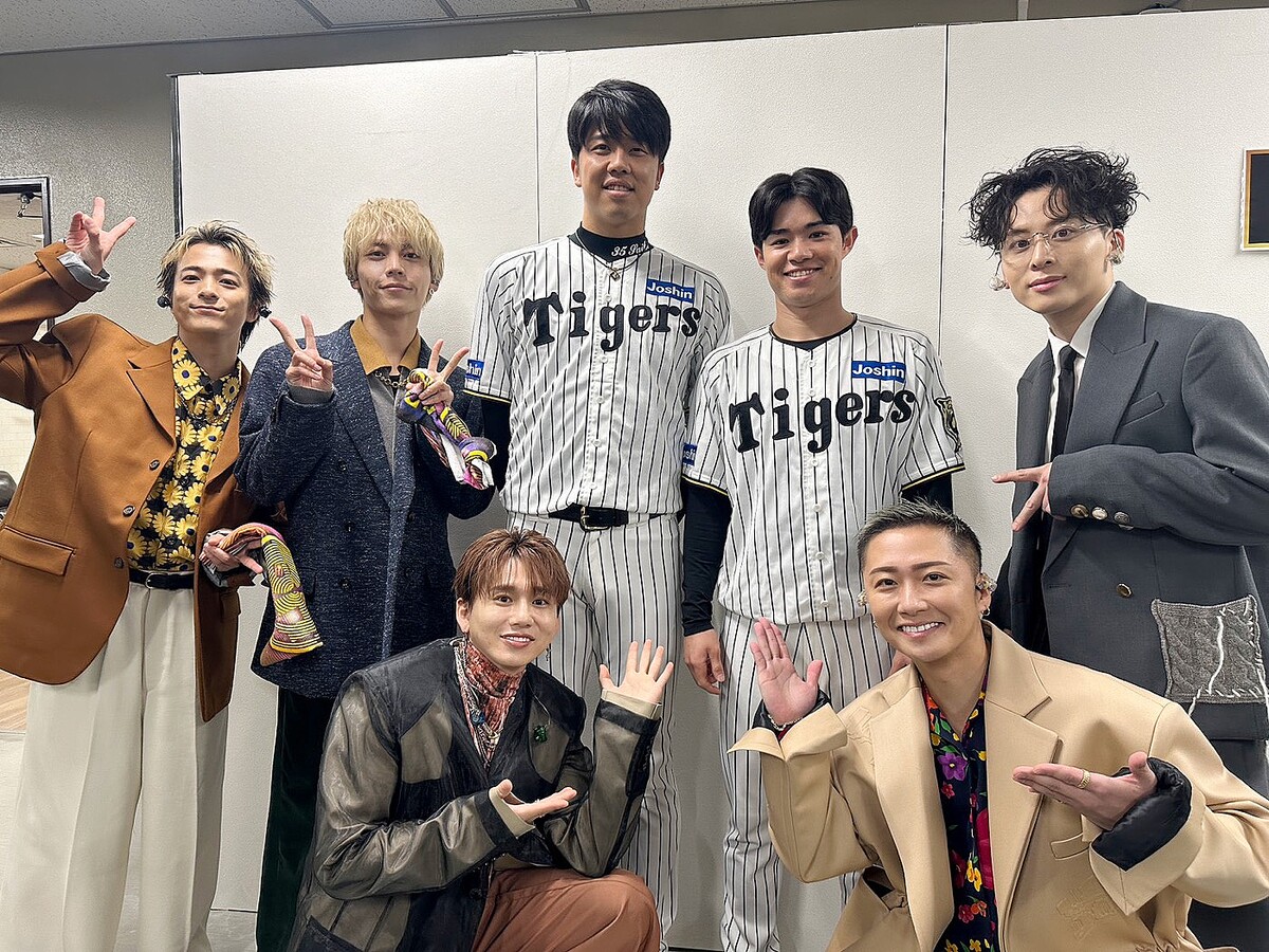 Da-iCEのステージで阪神タイガース中野拓夢選手&才木浩人選手がトスバッティング!『ベストヒット歌謡祭2025』を盛り上げる