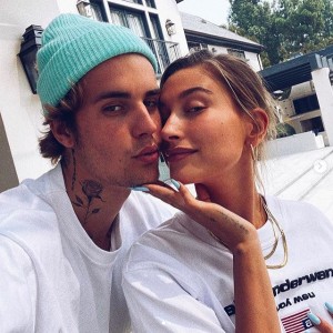 サンタモニカのデリで食料を買い込んだジャスティン&ヘイリー(画像は『Justin Bieber 2020年9月13日付Instagram「Sunday funday」』のスクリーンショット)