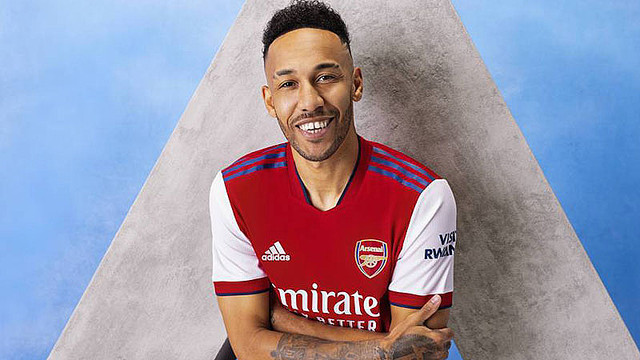 アーセナル、21-22新ユニフォームを発表！シンプルな「伝統デザイン