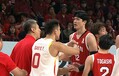 中国監督が日本選手を踏む素振り…バス...