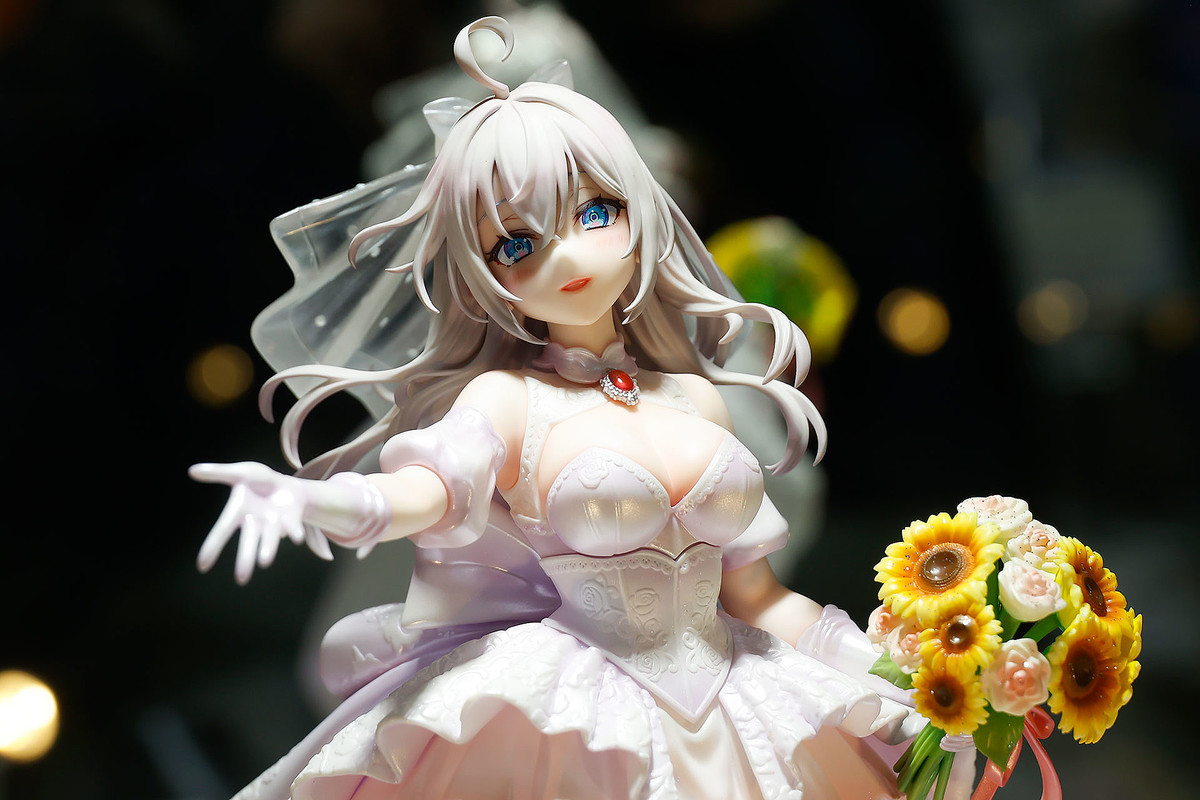 「アリサ・ミハイロヴナ・九条」のウエディングドレスが発売へ