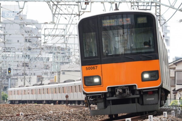 東武が磁気定期券を廃止する(画像:写真AC)