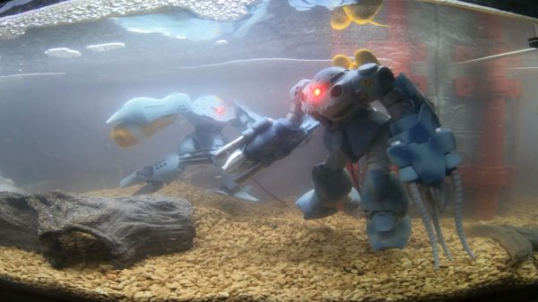 ガンプラを水槽に沈めてジオラマを構築 トリントン基地の港をイメージ ライブドアニュース