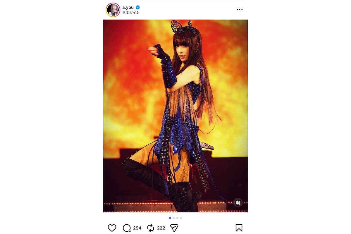 浜崎あゆみ、妖艶なステージ衣装を披露 「セクシー可愛い」「猫っぽく