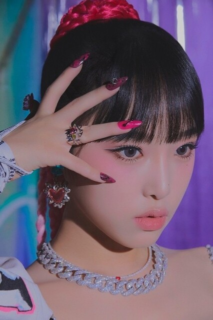 IZ*ONE出身チェ・イェナ、1stミニアルバム「SMiLEY」コンセプトフォト