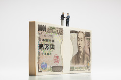  いったい、みんなはいくら貯めているの？と気になるものです。でも、大事なのは貯蓄額でも収入でもありません。住宅ローンなど負債を抱えていれば、資産と負債のバランスを見なければ健全な家計管理とは言えません。 