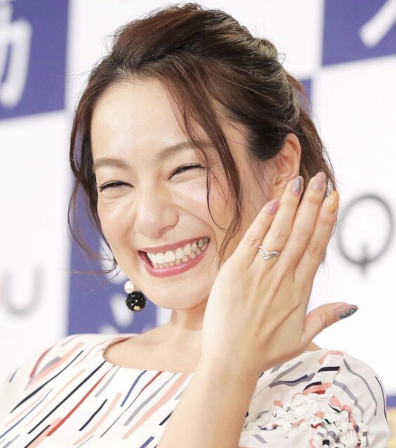 三船美佳 父 三船敏郎さんとの家族写真を次女の１歳誕生日にパロディで完全再現 ライブドアニュース