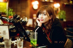 大島麻衣、ドラマ『ひまわりっ』で共演した石井正則が撮影(画像は『大島麻衣/Mai Oshima 2020年4月4日付Instagram「ドラマ『ひまわりっ』でご一緒した石井正則さん @masanori_zepeto_masanori がフィルムカメラで撮ってくださった写真がとっても素敵でお気に入りです」』のスクリーンショット)
