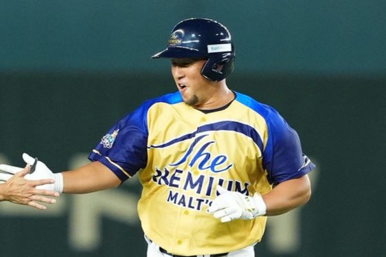 サントリードリームマッチで本塁打を放った中島宏之氏【写真：小林靖】