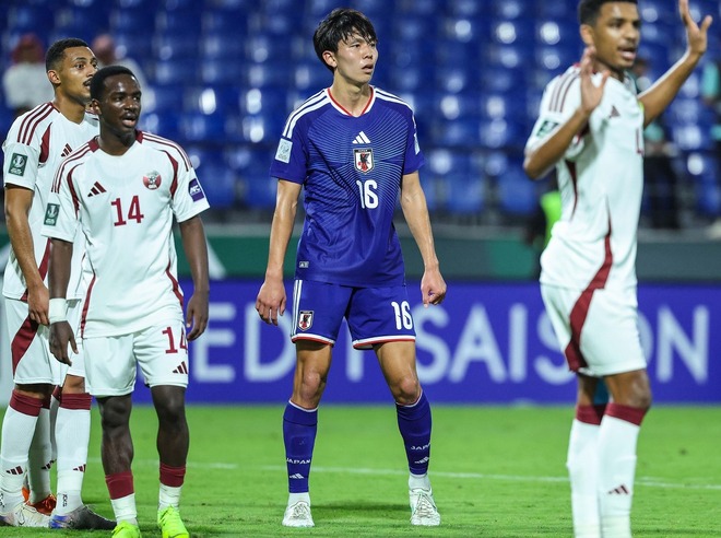 カタール戦でフル出場を果たした⼩泉。先制点をアシストするなど、好パフォーマンスを披露した。写真：佐藤博之