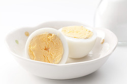 試してみた ゆで卵の殻は コップ を使えばキレイ 簡単に剥ける ライブドアニュース