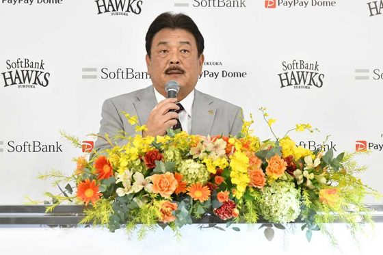 退任会見を行ったソフトバンク・藤本博史監督【写真：藤浦一都】