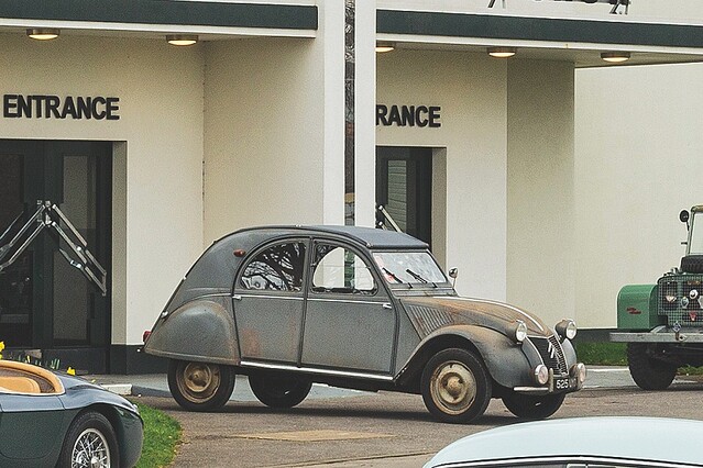 フランスの景色の象徴に シトロエン2CV 375ccで9ps 1948年のゲーム