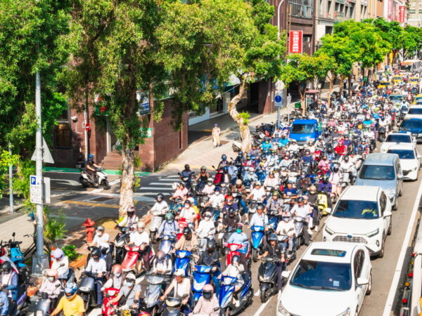 かつては「歩行者地獄」だった台湾の道路交通（画像：PIXTA）