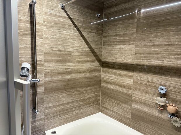 ドアをあけたときに見える浴室全体