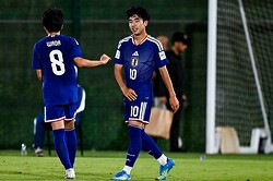 �����ۤ��������󤲤��̸��ʱ��ˡ�U-17������ɽ�����򲼤�����Ϣ������ä���(C)AFC