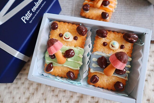 【81】バレンタイン　お菓子なくまちゃん　セットB バレンタイン 手作り キット 人気 手作りお菓子 材料キット 2個 セット 2色のうさくまチョコロリポップ ＆ 2色のにくきゅうチョコロリポップ  セット 簡単 ラッピング付き バレンタインデー 友チョコ 簡単 バレンタイン 富沢商店 sv | ウルトラミックス