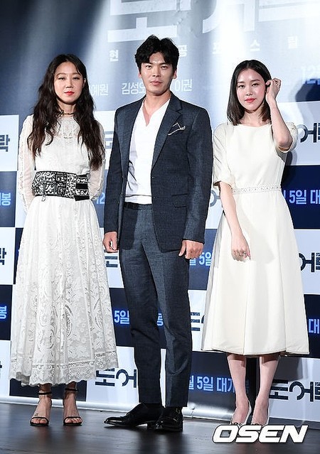 Photo コン ヒョジン キム ソンオ キム イェウォン 映画 ドアロック 制作報告会に出席 ライブドアニュース