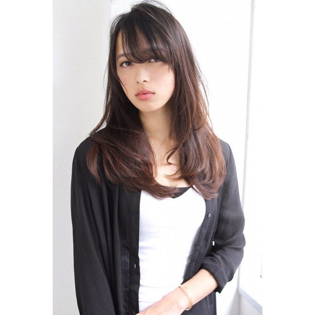 前髪なしのロングの髪型でカッコよく 大人にも最適ヘアスタイルをご紹介 Peachy ライブドアニュース
