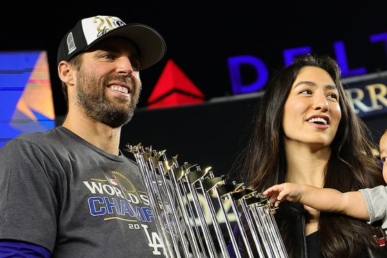 ドジャースのクリス・テイラー(左)と妻のメアリーさん【写真:Getty Images】