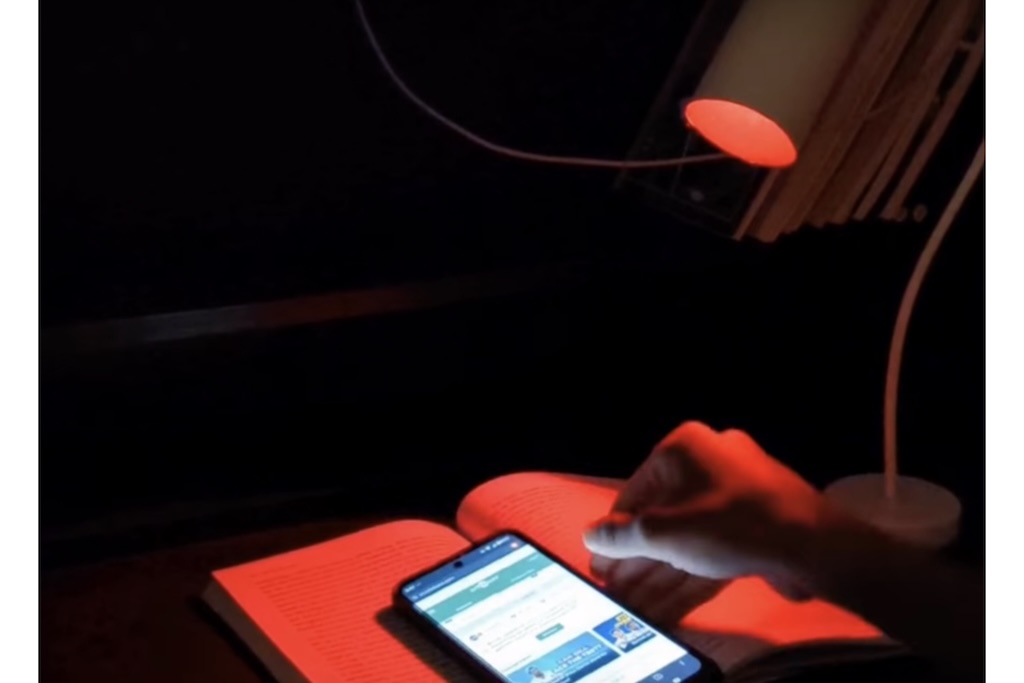 「サボっているぞ!」と怒るLEDライト 人間らしさを感じるアイテム