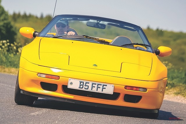 いすゞ製エンジンの前輪駆動】2代目ロータス・エラン 英国版中古車