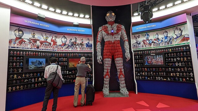 「東京おもちゃショー2022」ソフビの集合体ウルトラマンがお出迎えも