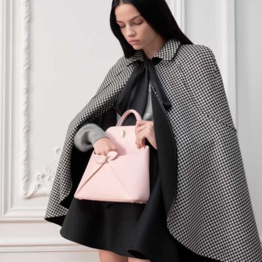 Dior新作バッグ♡クチュール発想の「ディオールシガール」が登場