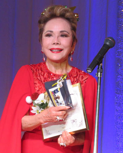 デヴィ夫人暴行報道に疑問「教師が指導の一環で30センチ定規で頭や手を叩くと言った行為も？」 - ライブドアニュース