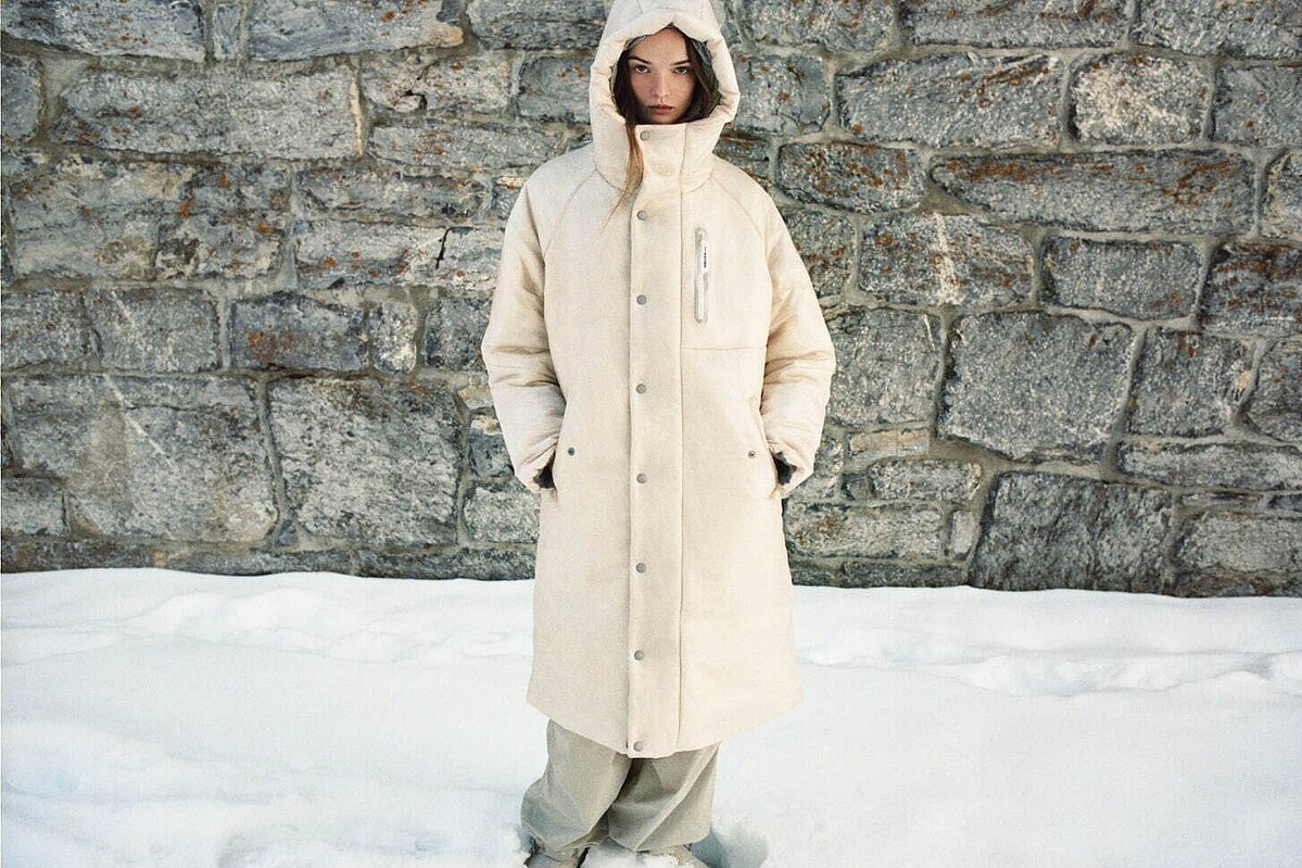 ZARA×アンドワンダー初のウィメンズウェア、中綿ロングコート＆軽量