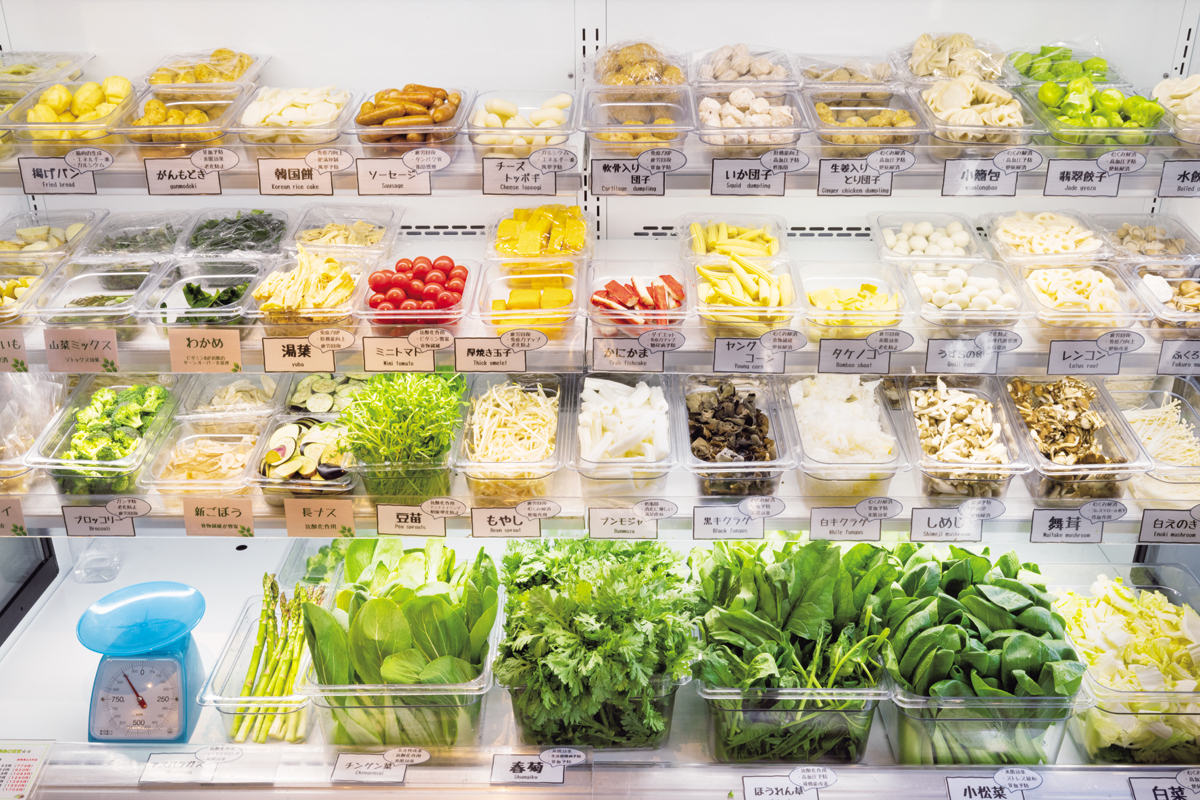 『七宝（チーパオ）麻辣湯　中目黒店』ホタテやイカなどの海鮮類、鶏肉や牛肉、はたまた納豆にモッツァレラチーズなど豊富に揃い1品150円