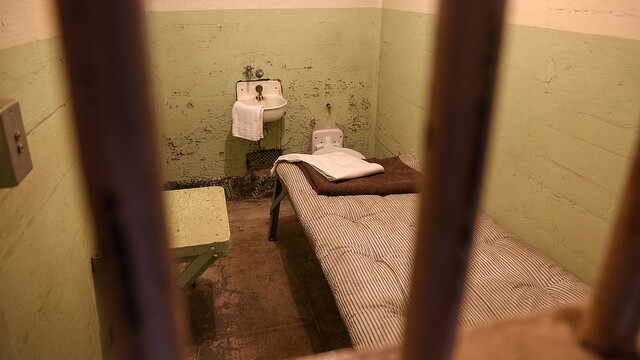 「受刑者と看守が共謀して脱獄」日本で起きたらどんな罪に問われる?【違法ではない国も】 - ライブドアニュース